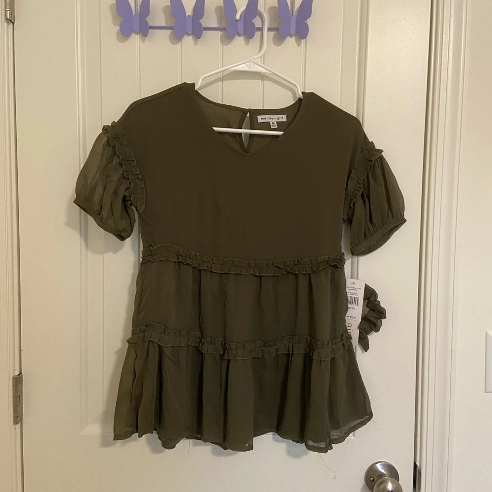 NWT | Madden Girl women’s sheer sleeve ruffle blouse scrunchie‎ set — medium